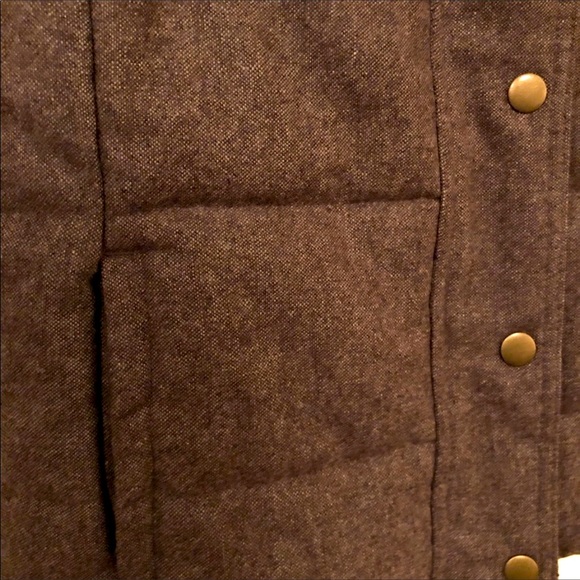 OLD NAVY Puffy Vest - Picture 3 of 4